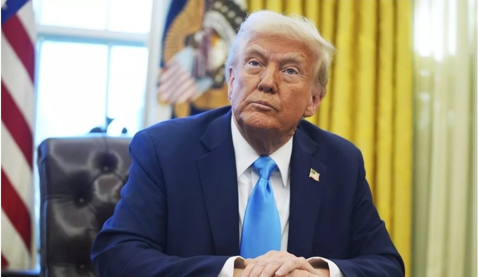Трамп в случае успешной встречи с Путиным будет добиваться трехсторонней встречи