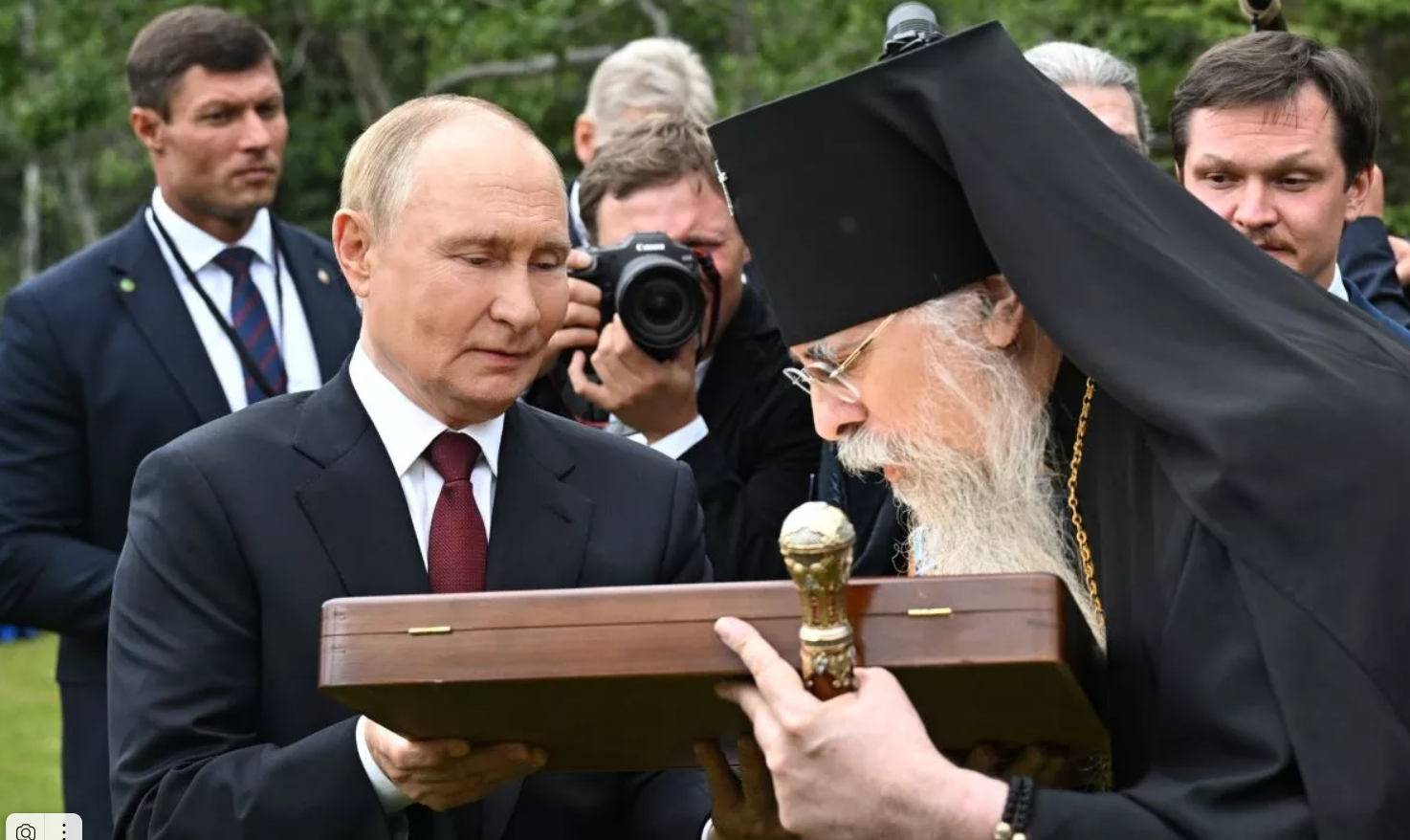 Путин подарил архиепископу Аляски икону покровителя Америки