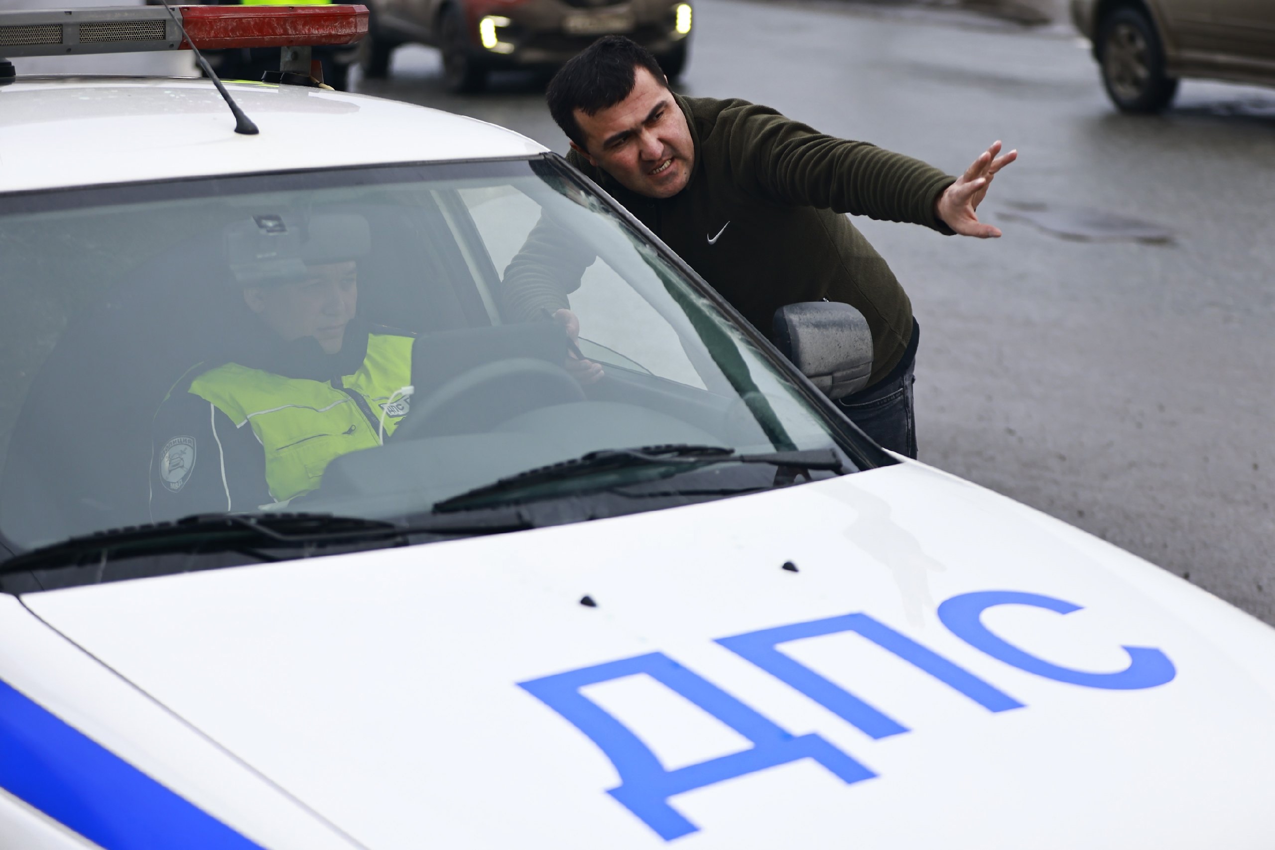 За непропуск авто со спецсигналами повысят штрафы до 10 тысяч рублей