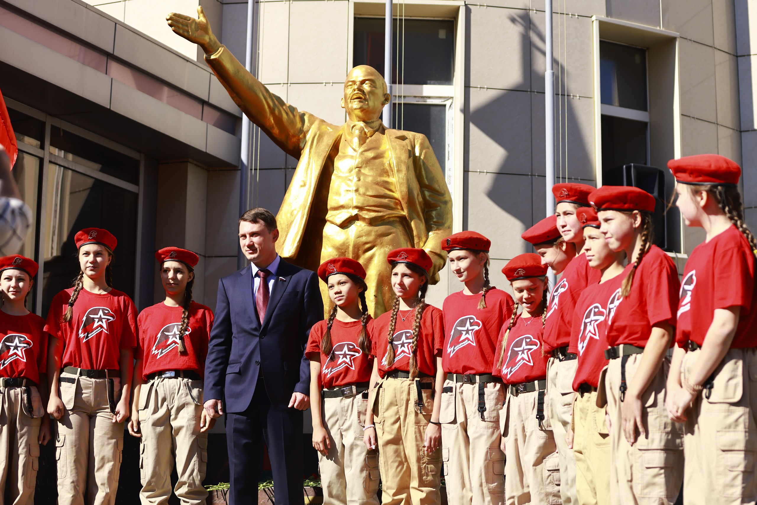 Казанские коммунисты «позолотили» потерянный памятник Ленину