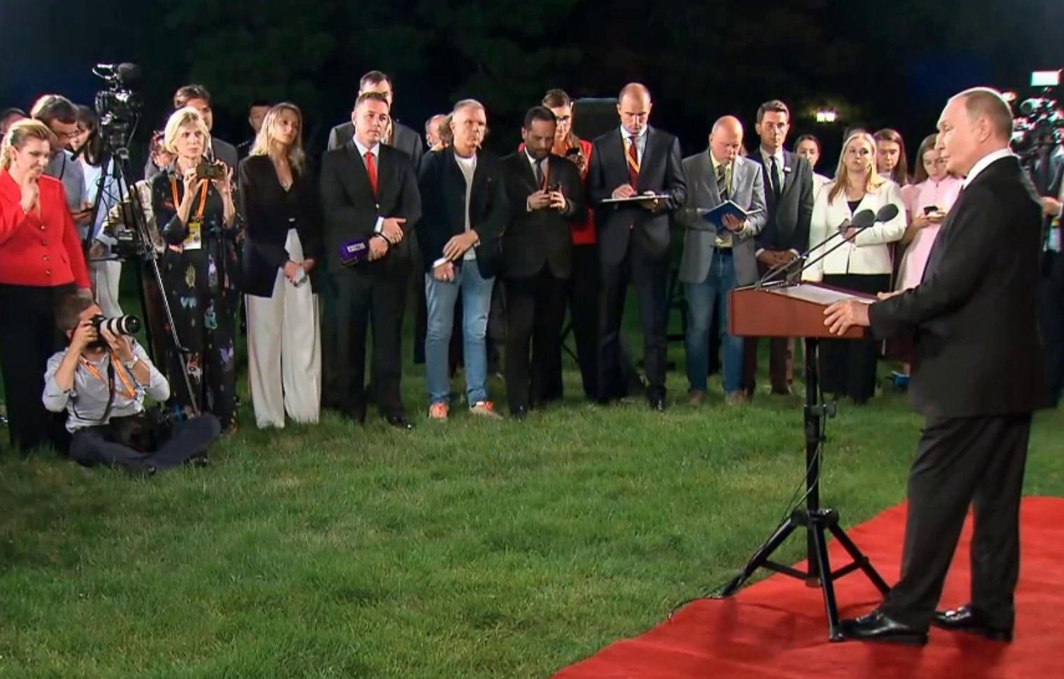 «Первый раз об этом слышу»: Путин о фильме «Кремлевский волшебник»