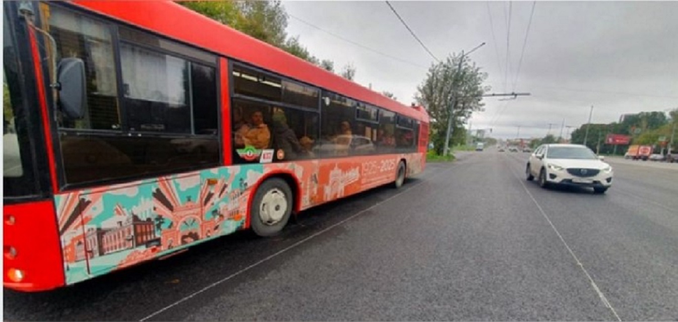 В Казани по трем маршрутам запустили брендированные автобусы