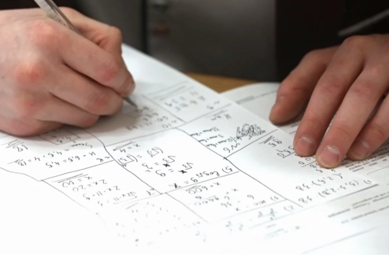 Школьники активно пользуются нейросетями для учебы