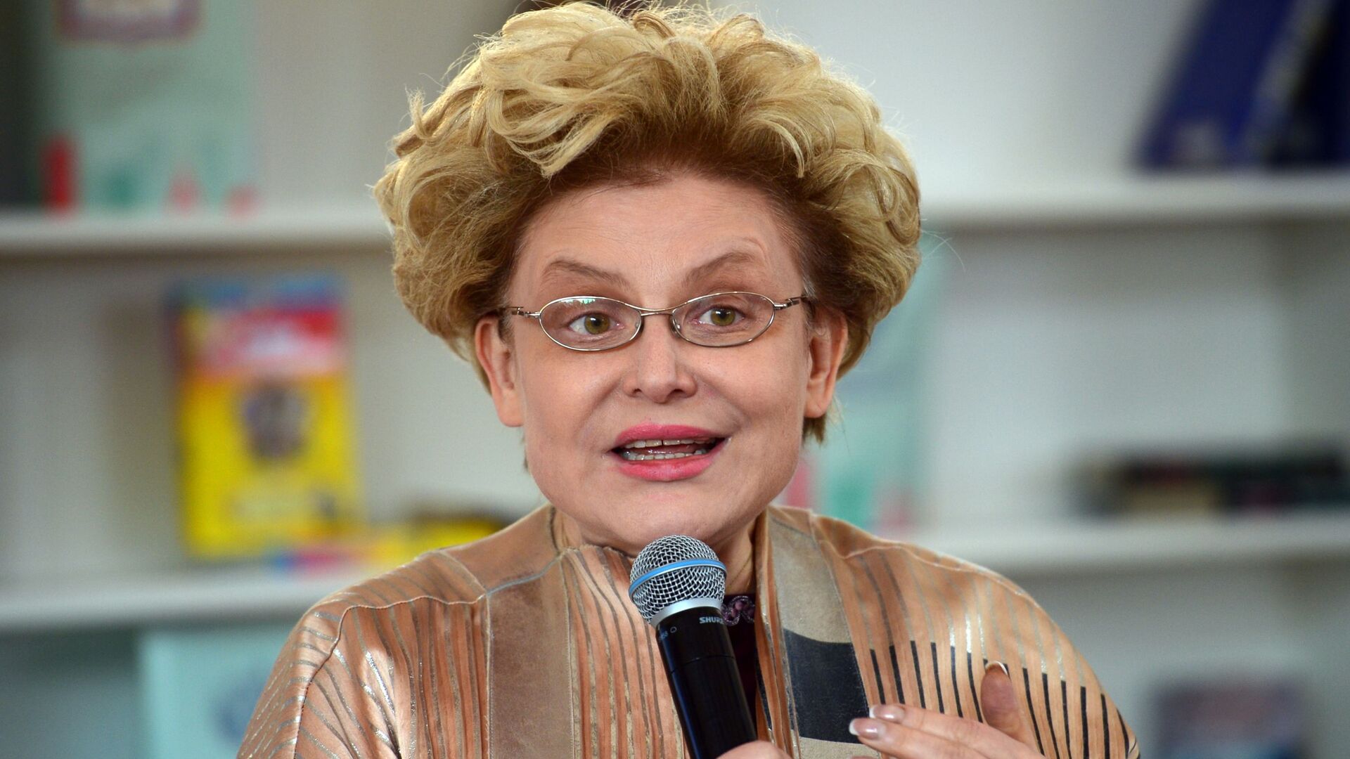 Малышева считает 18 лет идеальным возрастом для материнства