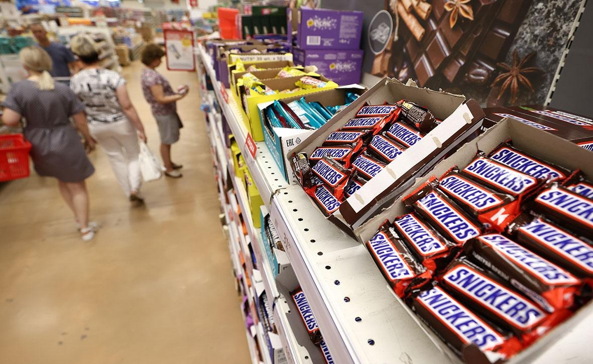 Сладости возле касс хотят приравнять к алкоголю и запретить продавать в России
