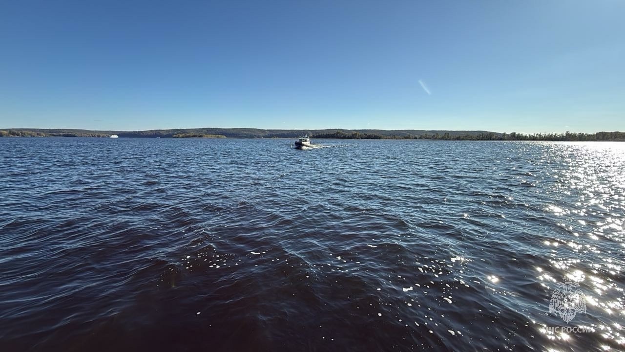 На Волге продолжаются поиски пропавших после трагедии с катером