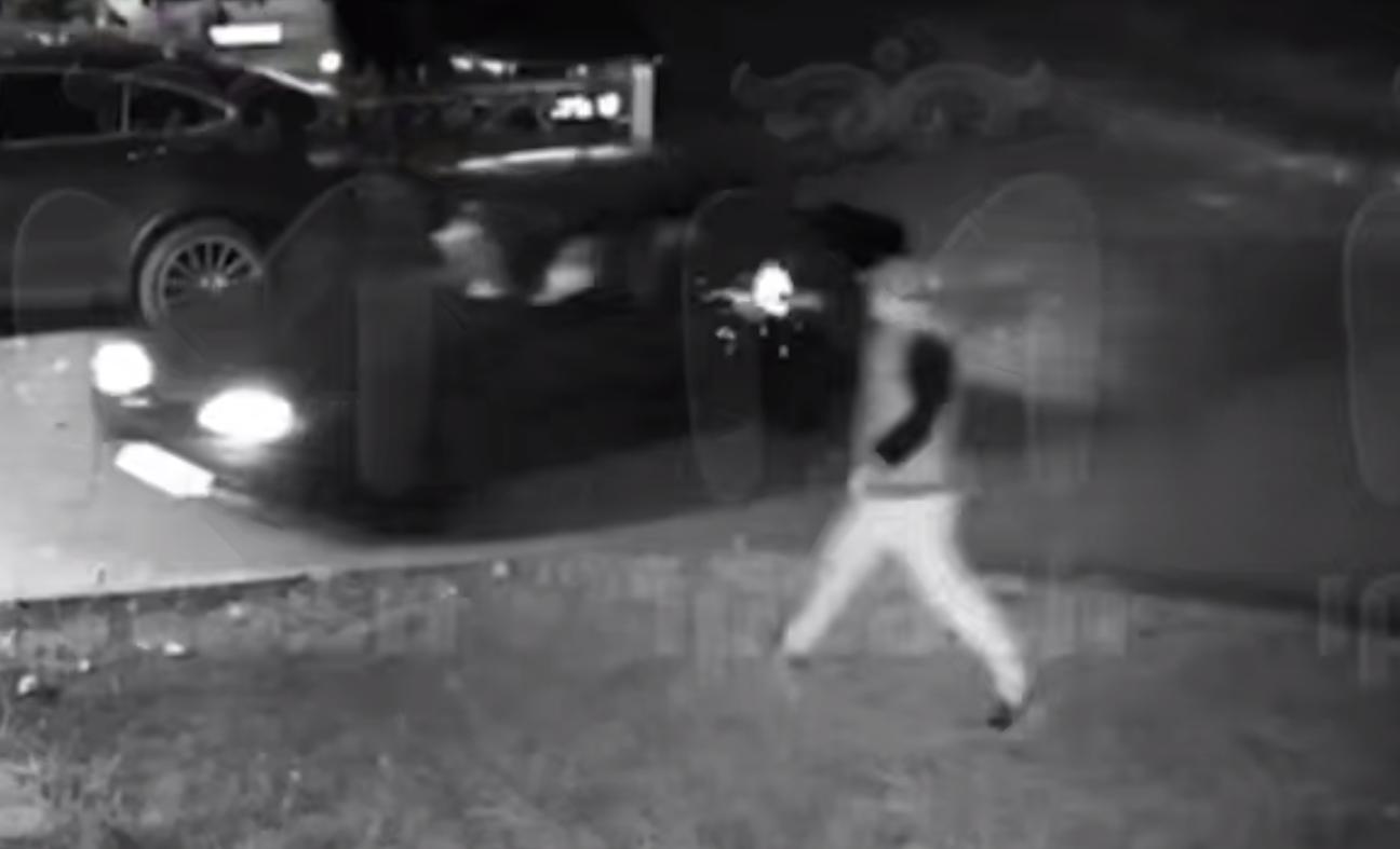 На Окольной в Казани устроили стрельбу по авто во время конфликта