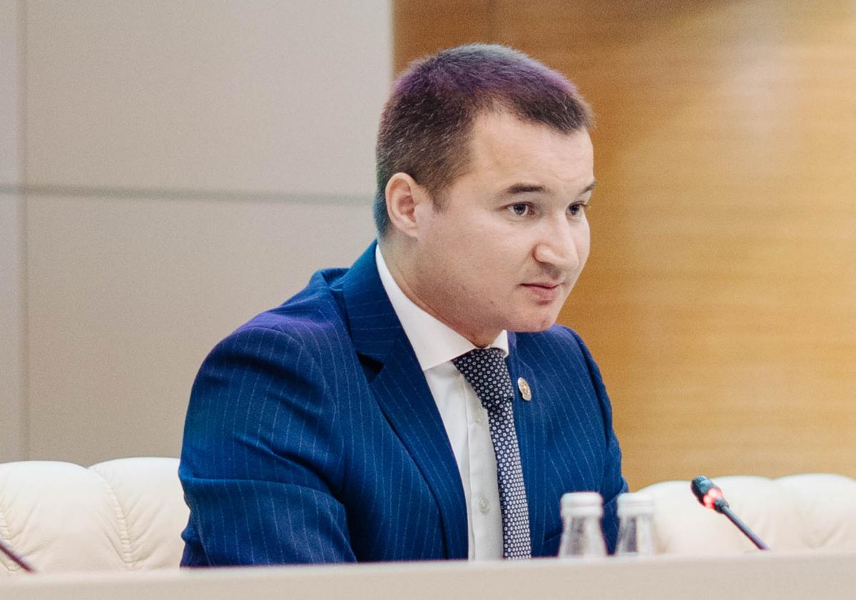 Глава Минмолодежи Татарстана Садыков покинул должность