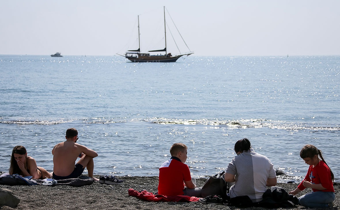 Купаться на морских пляжах скоро станет небезопасно, заявил океанолог Сапожников