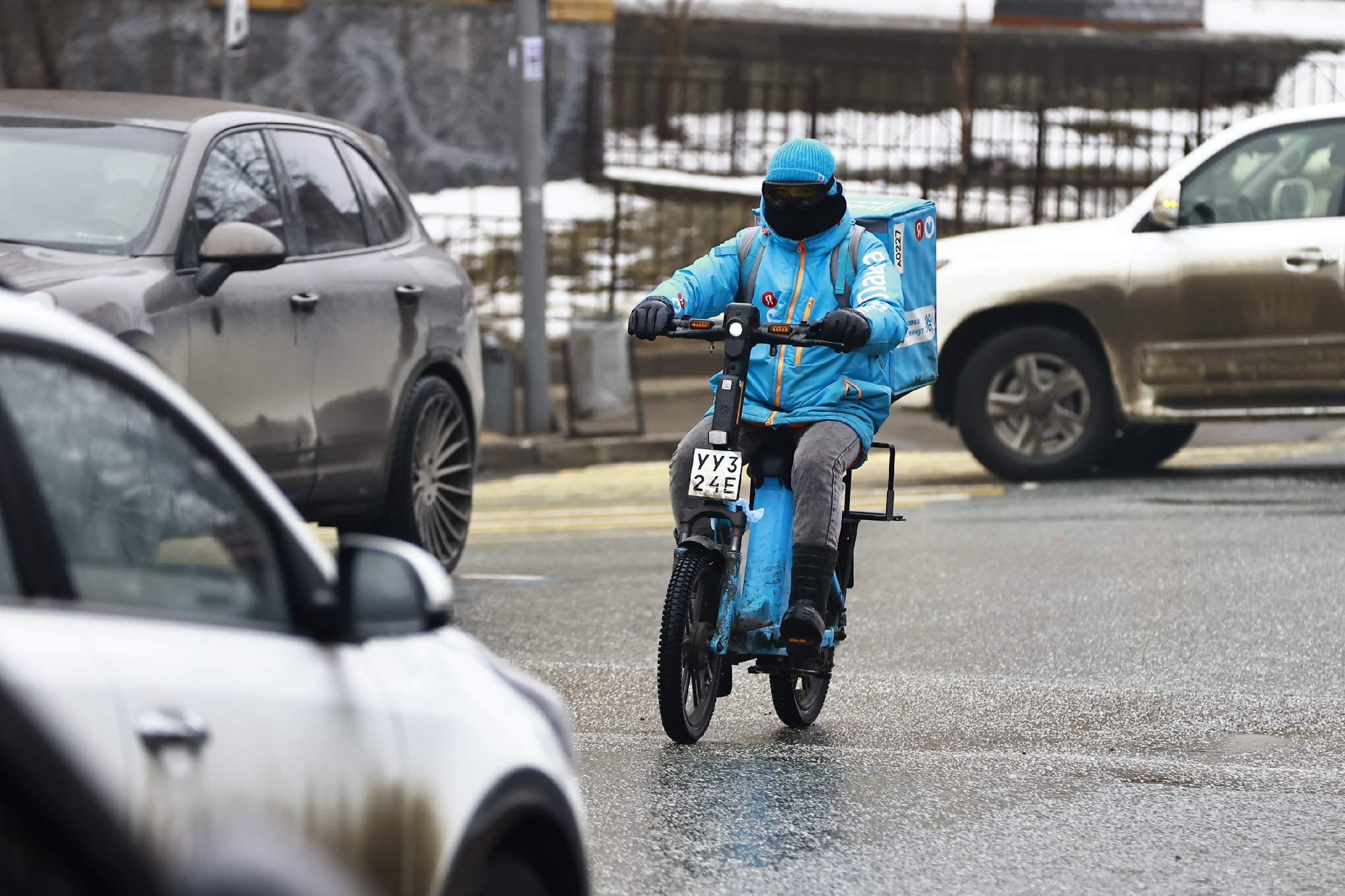 В Казани становится все больше ДТП с СИМ и курьерами