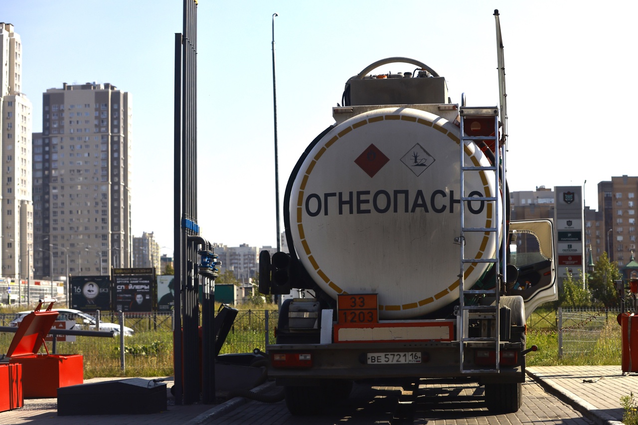 В центральных регионах России ограничивают продажу бензина на человека