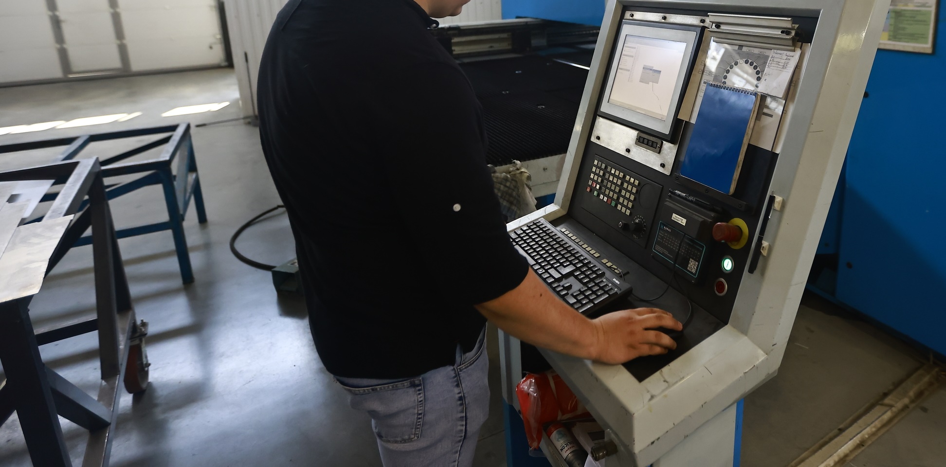 Инженера в Татарстане обвинили в падении мостового крана на рабочего