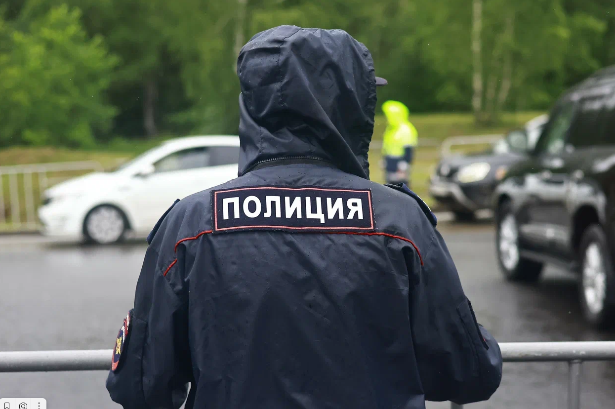 Казанец из-за шума на площадке напал на детей, а после на полицейских