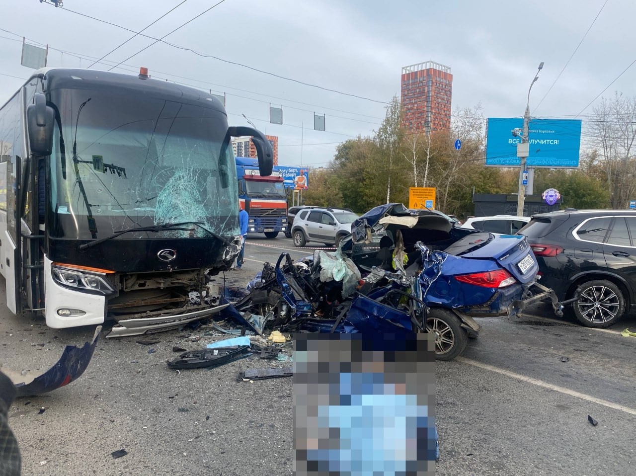 Четыре человека погибли при ДТП с Hyundai и автобусом, ехавшим из Перми в Казань