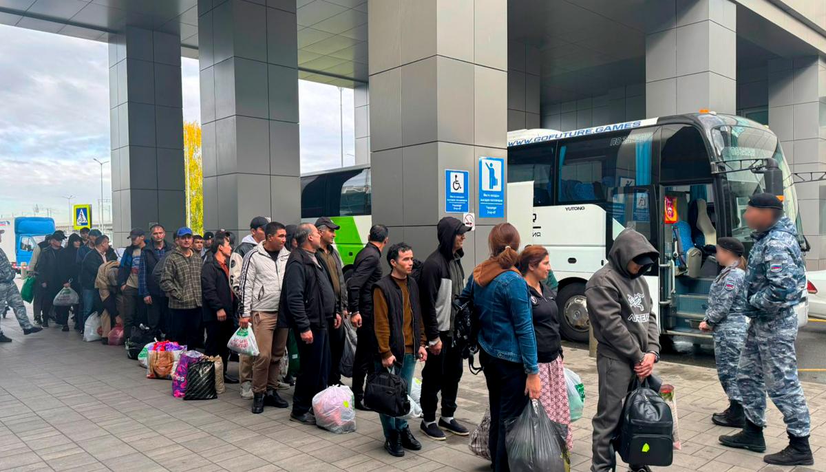 Приставы в 2025 году помогли выдворить из Татарстана 831 иностранца