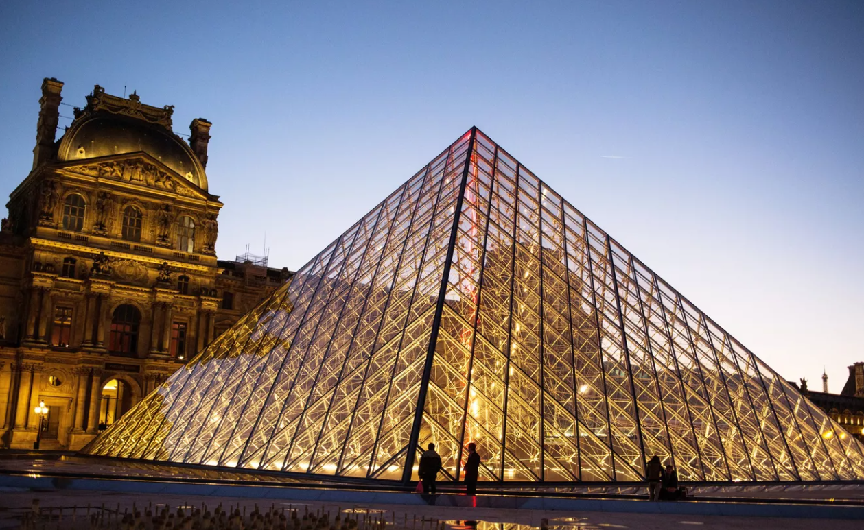 Украденные из Лувра драгоценности продадут в распиленном виде