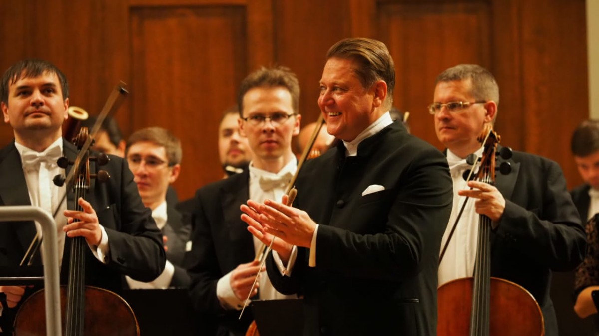 Маэстро Сладковскому – 60! Звездный дирижер принимает звездных гостей в Казани