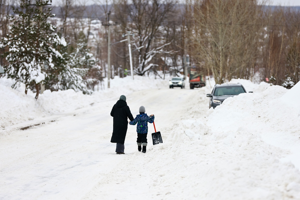 Казани не хватает дворников: зимой жителям раздадут лопаты