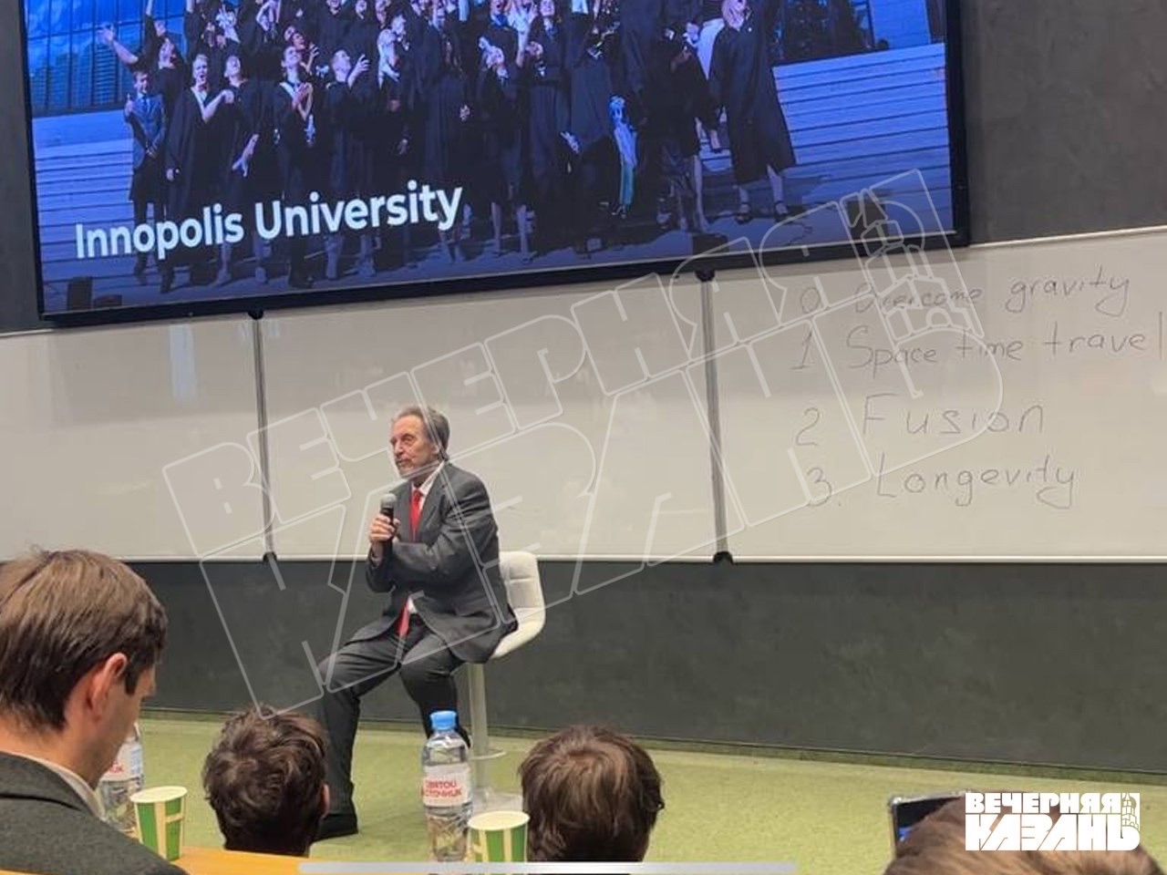 Отец Илона Маска провел встречу со студентами Иннополиса