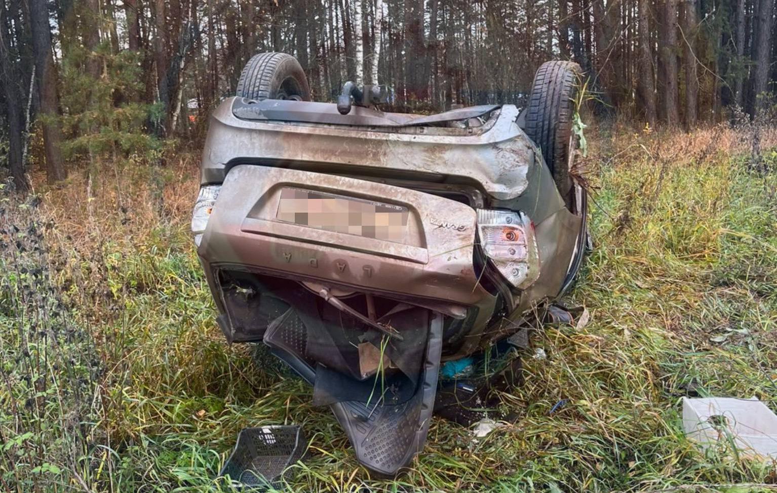 Женщина погибла в Татарстане после того, как ее выбросило из «Лады»