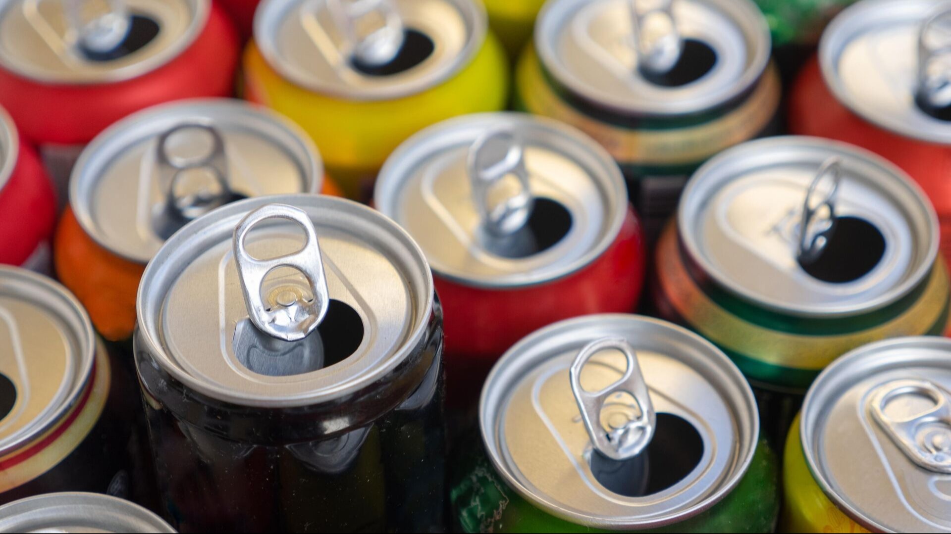 Путин подписал закон о вреде энергетиков в рекламе