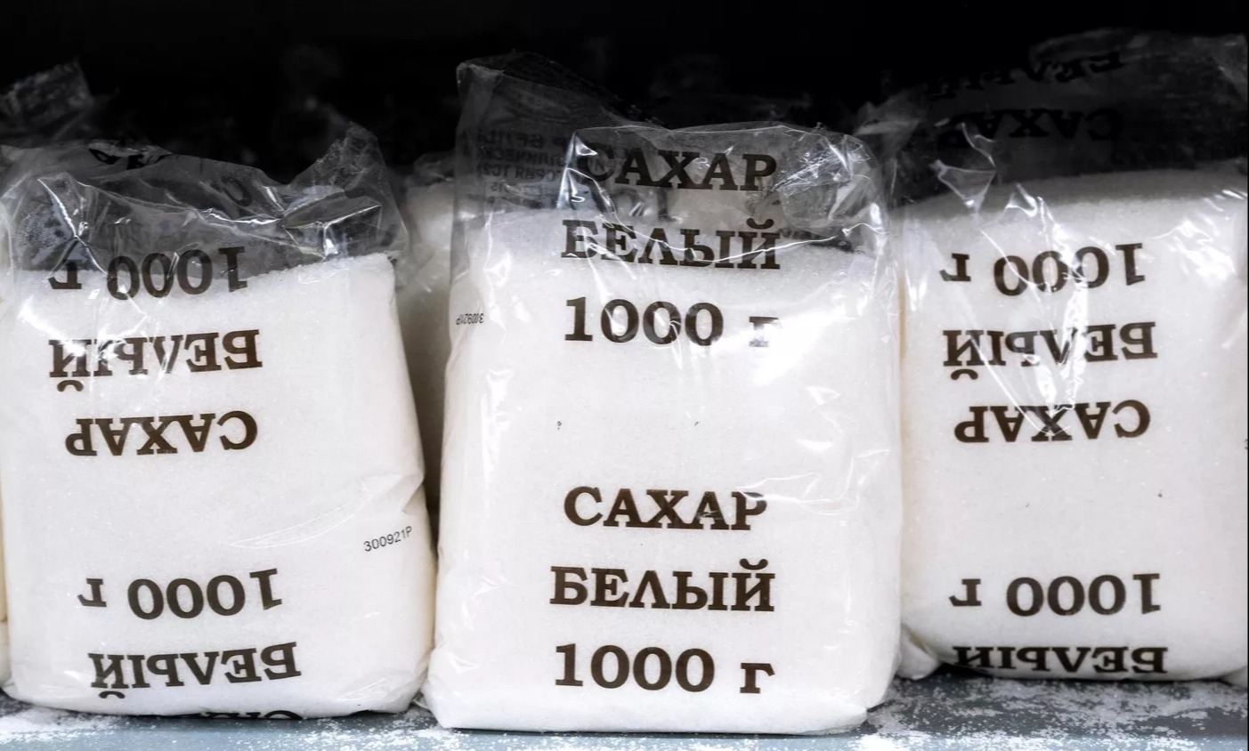 Цены на сахар падают по всему миру, но вырастут в России