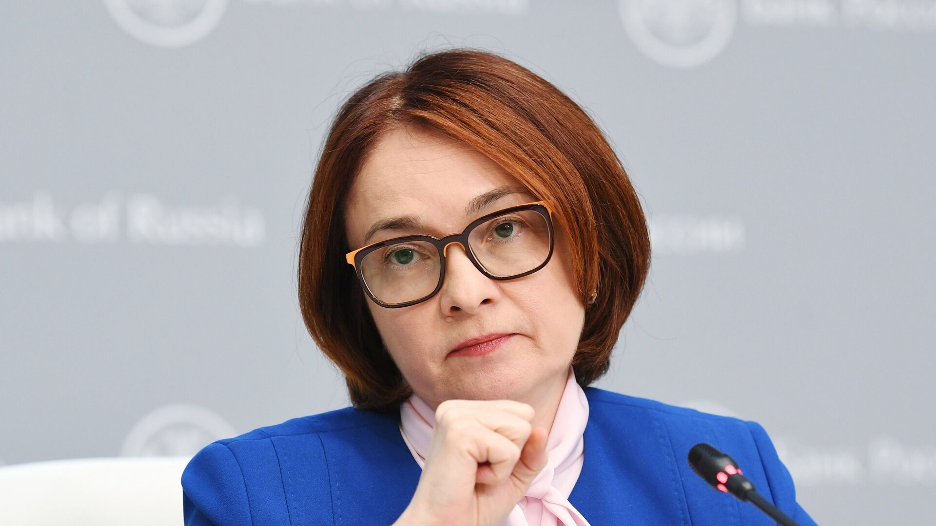 Набиуллина считает, что властям удастся сдержать цены на бензин