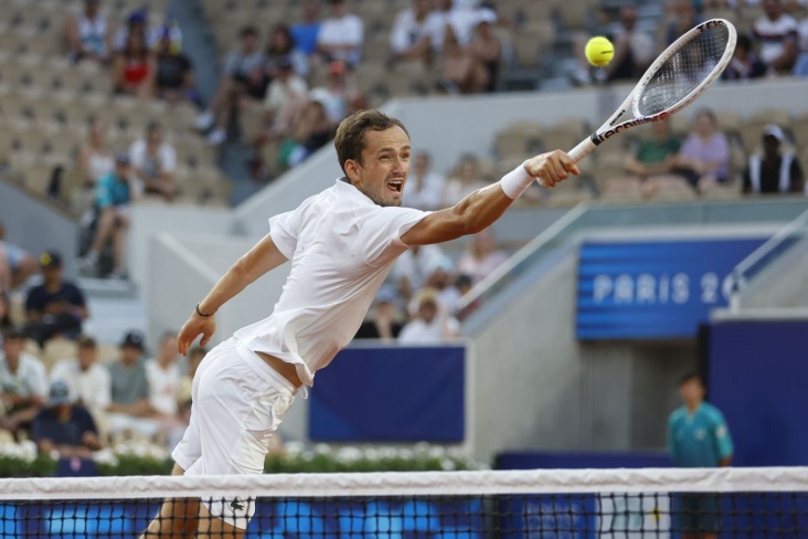 Даниил Медведев вышел в четвертьфинал турнира «Мастерс» в Париже