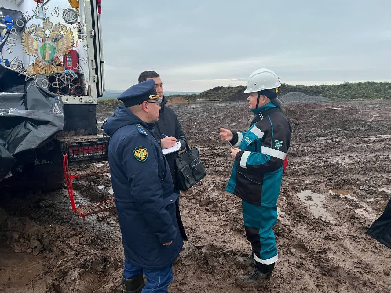 Работнику татарстанского предприятия зажало ногу в буровой установке: он погиб