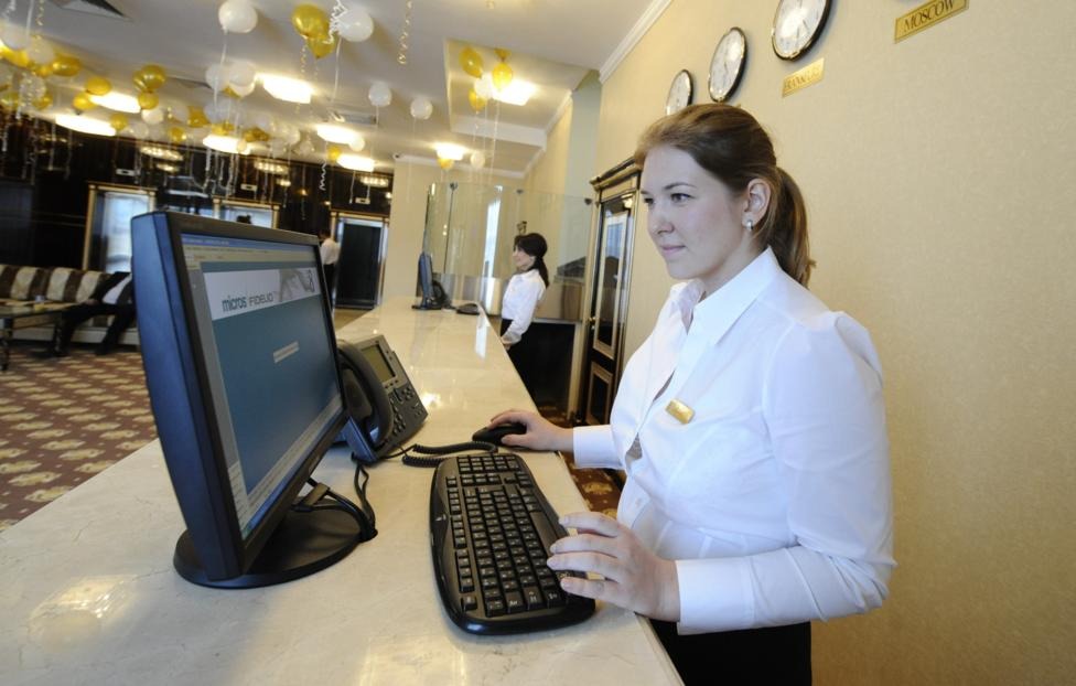 Заселяться в отели по водительским правам или загранпаспорту разрешили в России