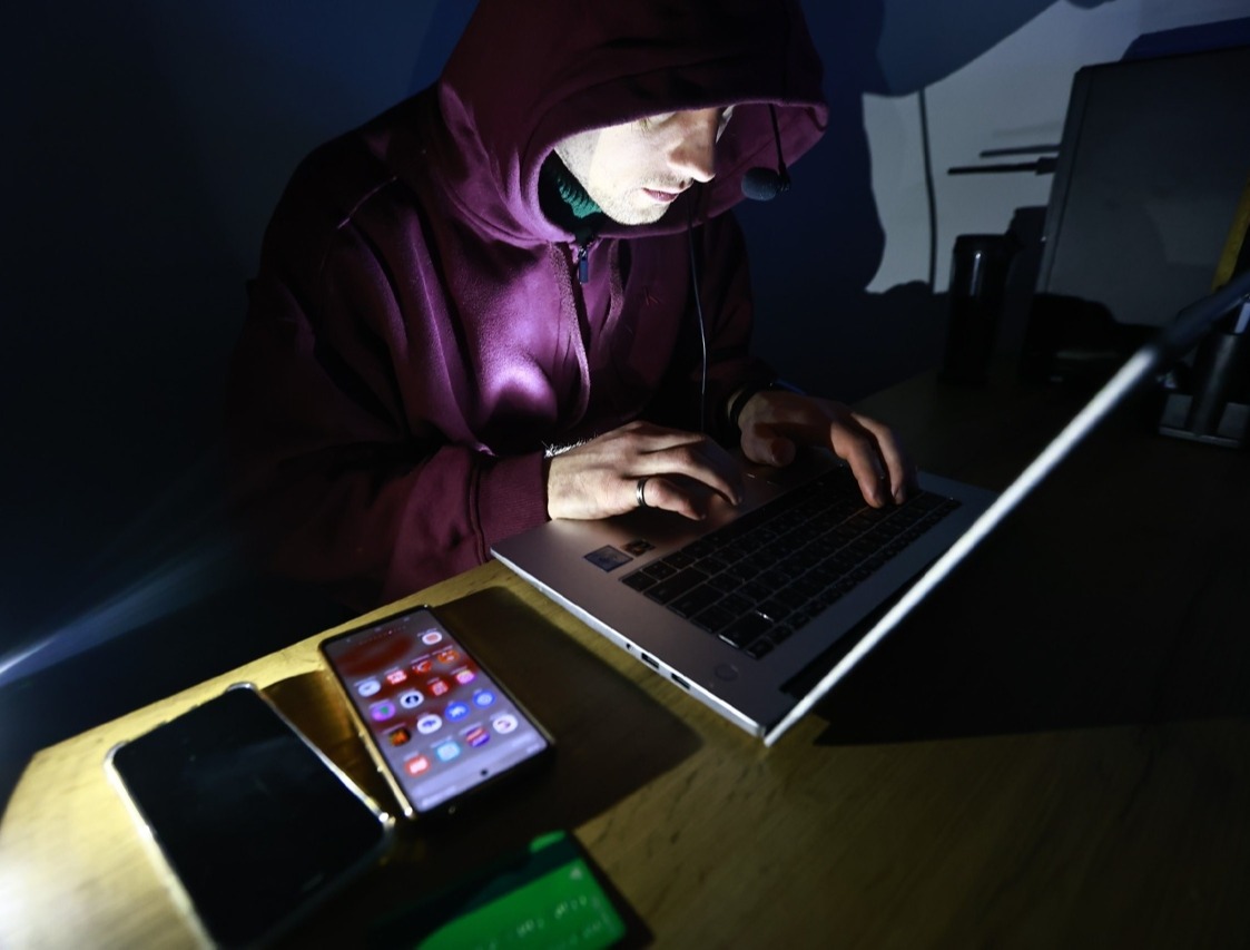 Россиян предупреждают о тактике мошенников «двойной агент»