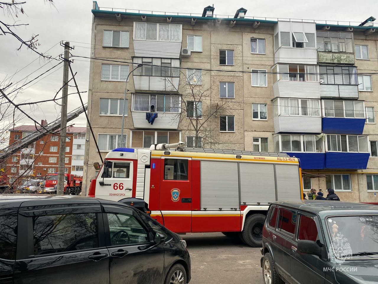 Из дома в Лениногорске, где загорелась квартира, спасли пять человек