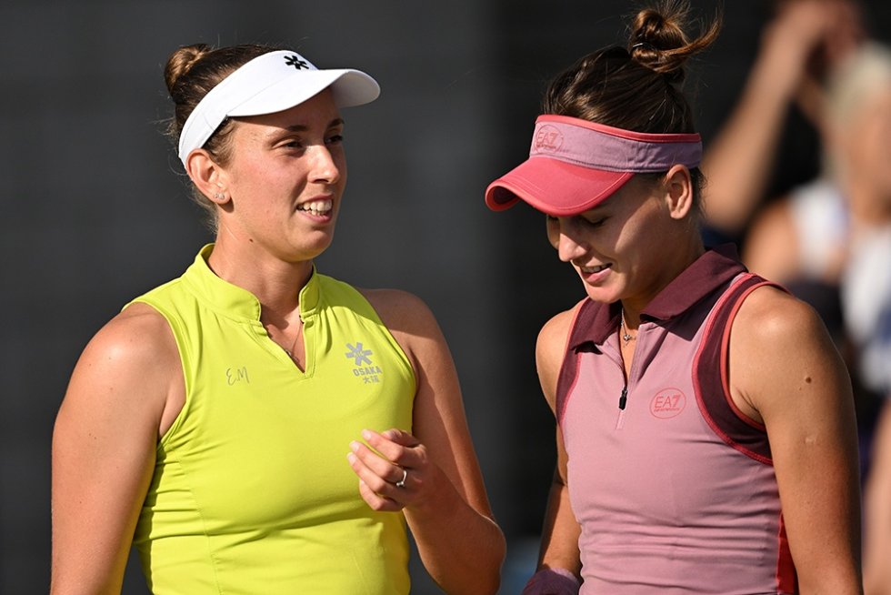 Кудерметова и Мертенс одержали первую победу на итоговом турнире