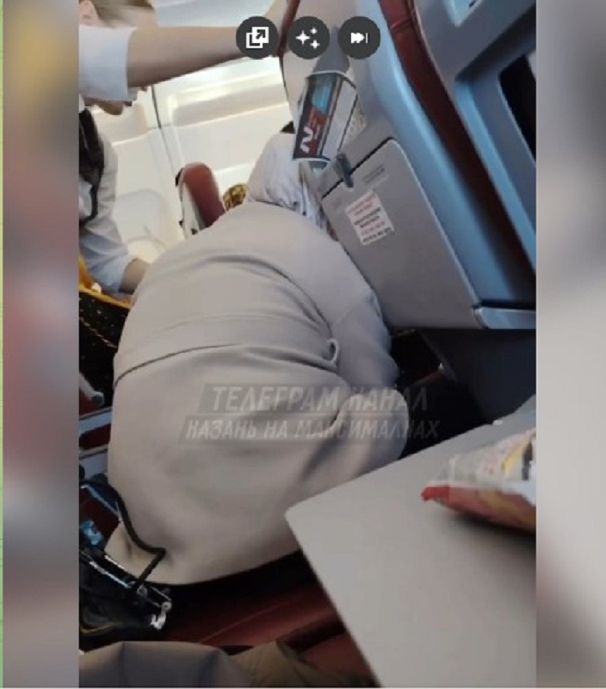 Одному из пассажиров прибывшего в Казань из Душанбе самолета стало плохо