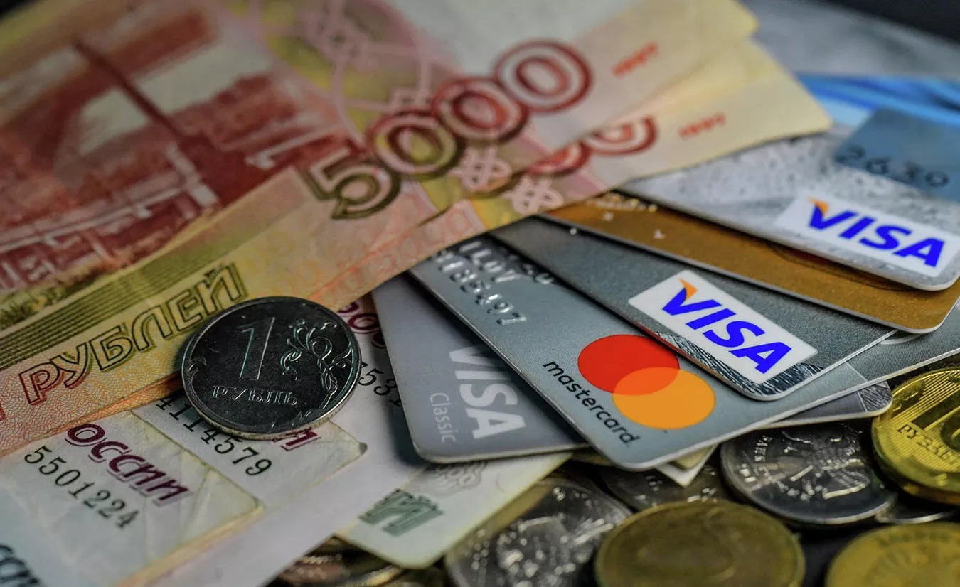 Почему российские банки начали чаще блокировать переводы между своими счетами