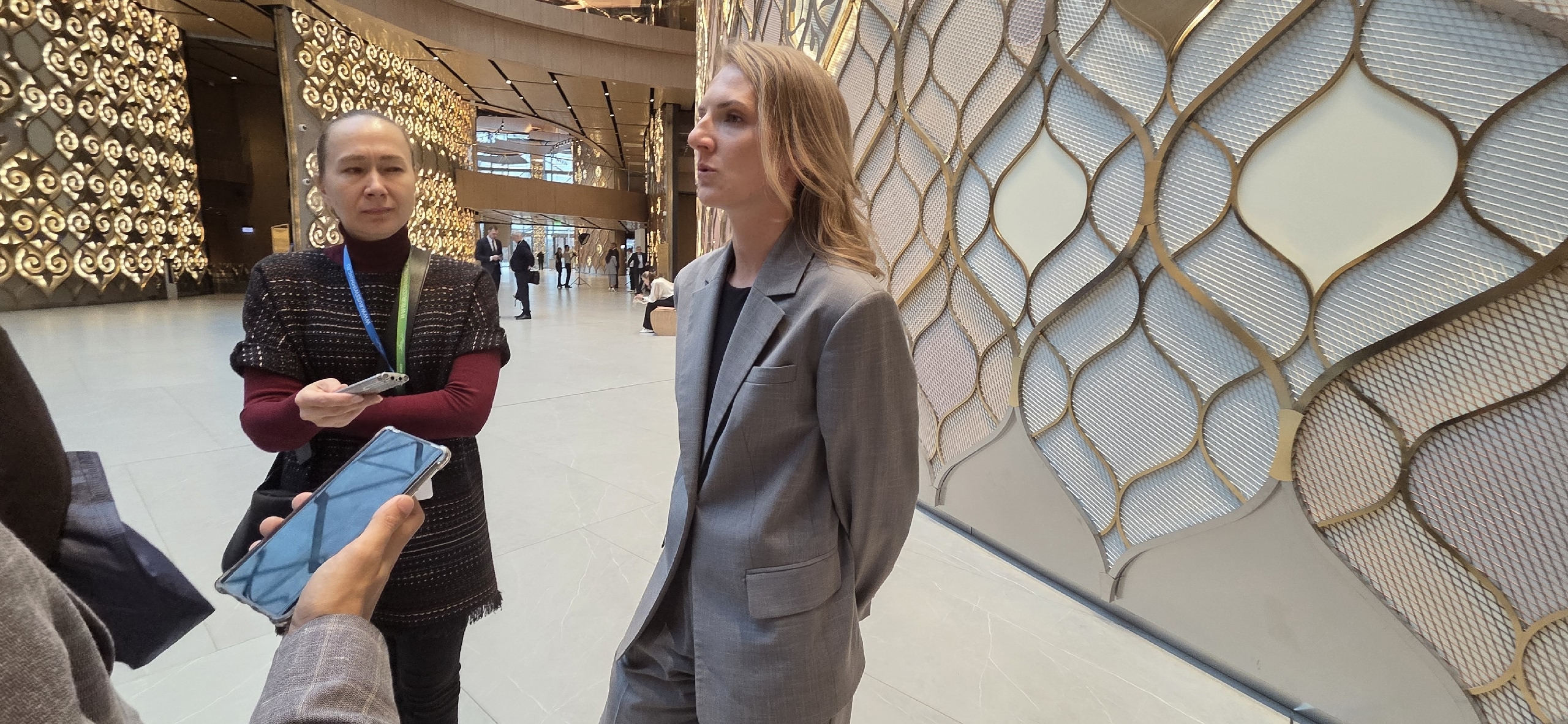 Ромашина: «Пыталась отобрать у Покровской трофей, чтоб ее скинули в бассейн»