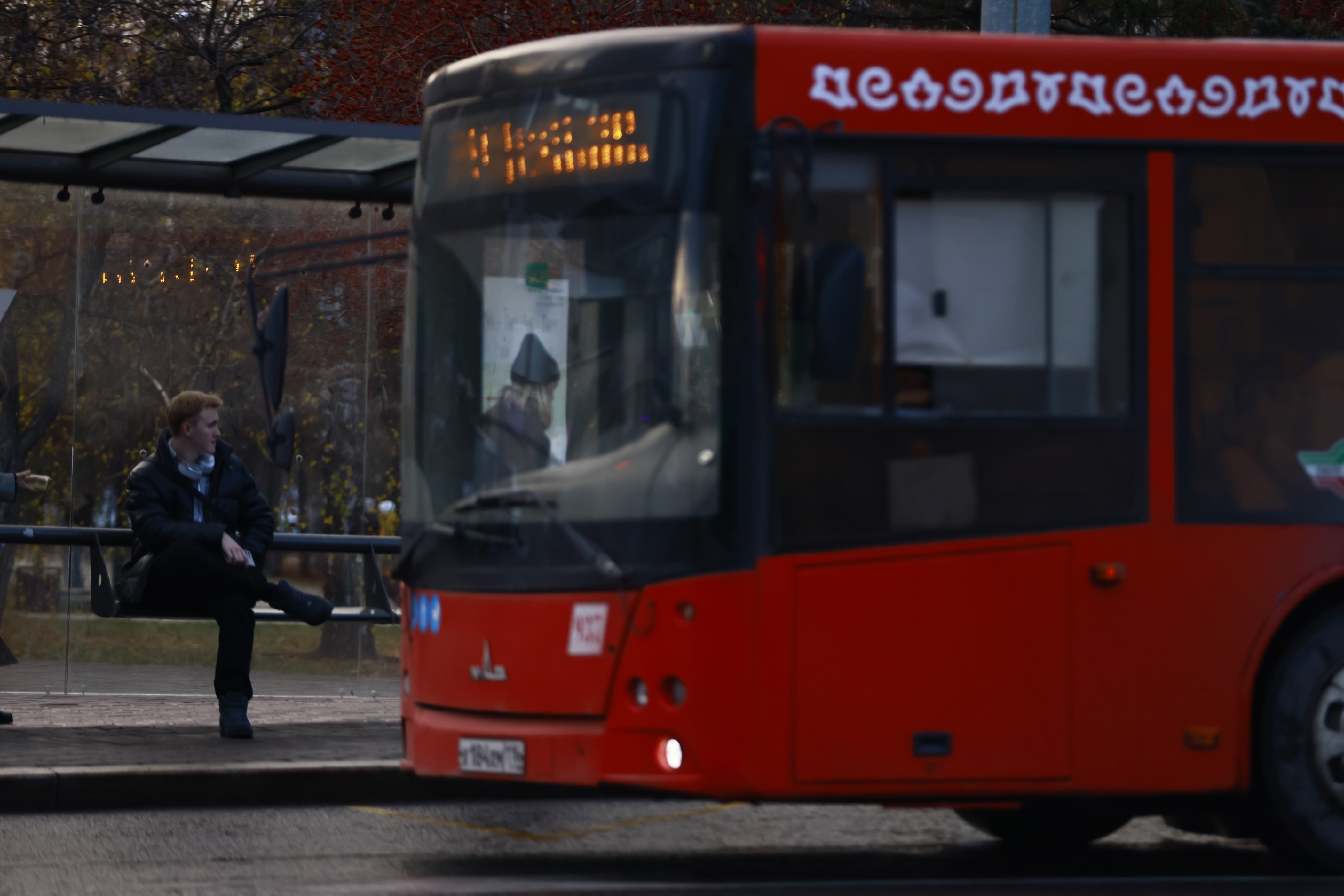 Новый способ оплаты проезда вводят в некоторых автобусах Казани