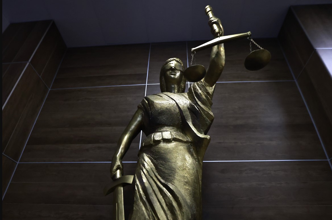 В Казани рассмотрят дело заключенного, обманувшего сокамерника на 380 тысяч