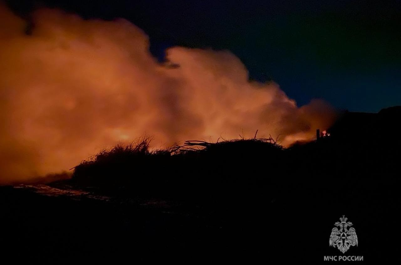 Свалка с мусором горела в Татарстане на площади 300 «квадратов»