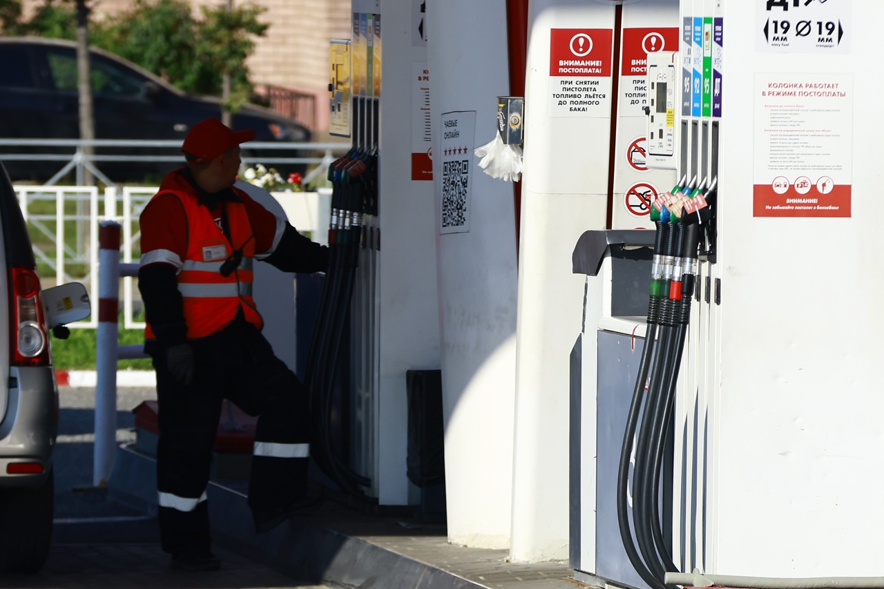 Некачественное топливо: в Казани взяли на контроль заправки