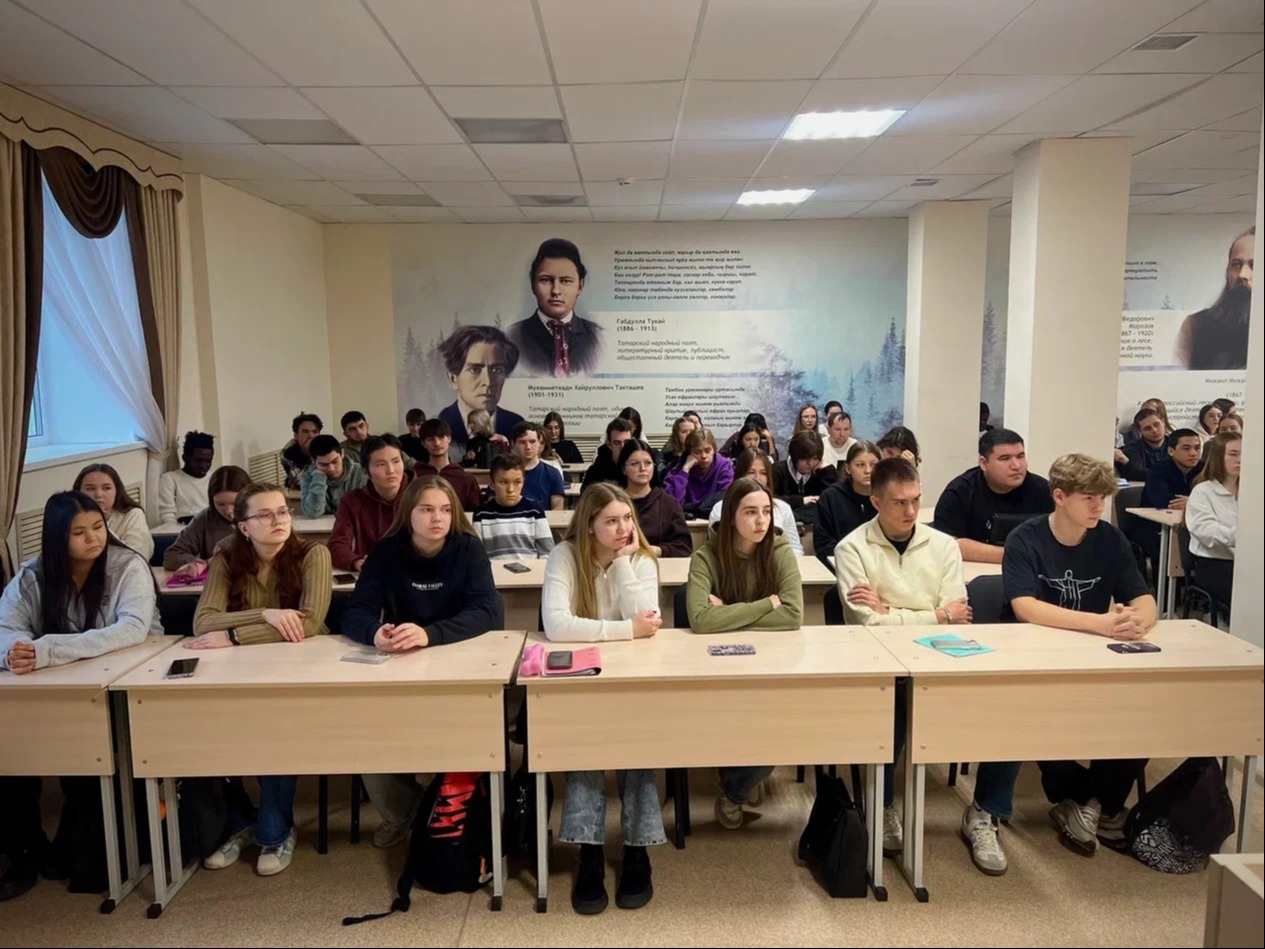 Ветеран СВО провел урок мужества для студентов из Казани