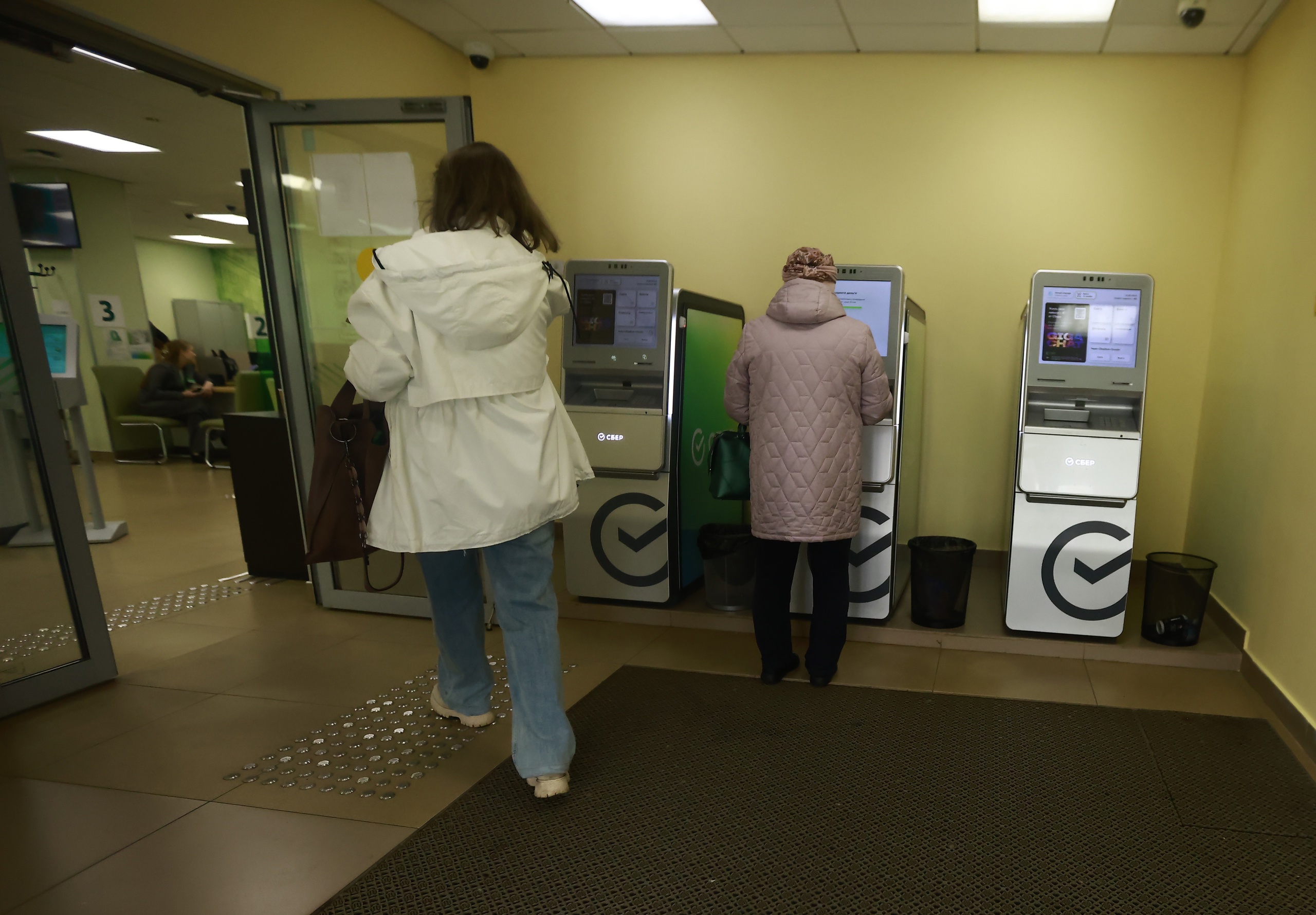 В ЦБ объяснили сообщения о проверке на мошенничество переводов самому себе