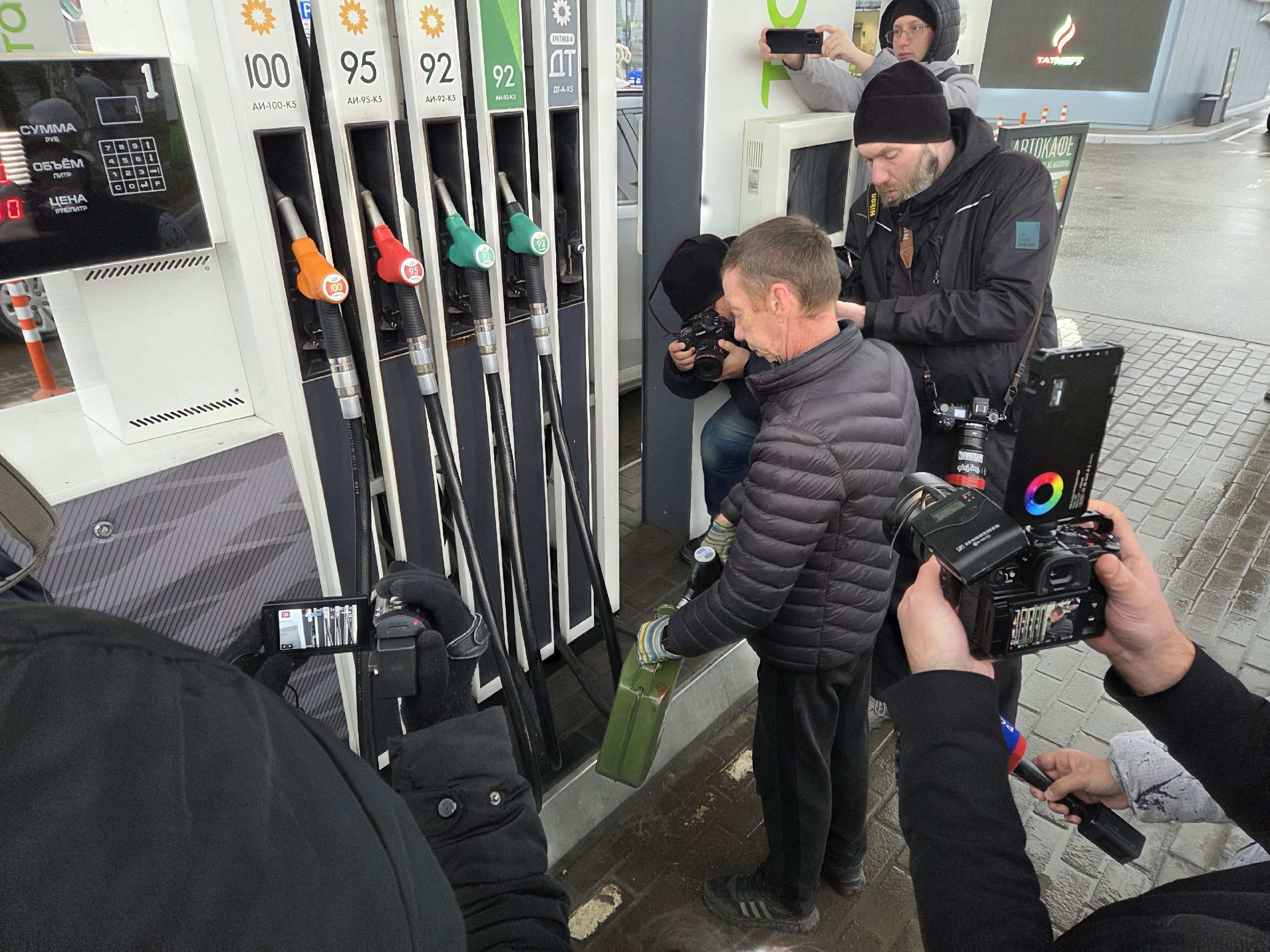 В Татарстане на пяти заправках обнаружили топливо плохого качества