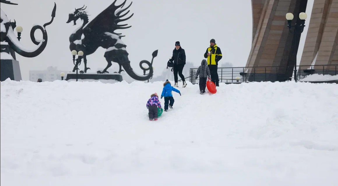 Врач Тимаков поделился советами по поводу прогулки с ребенком в морозную погоду