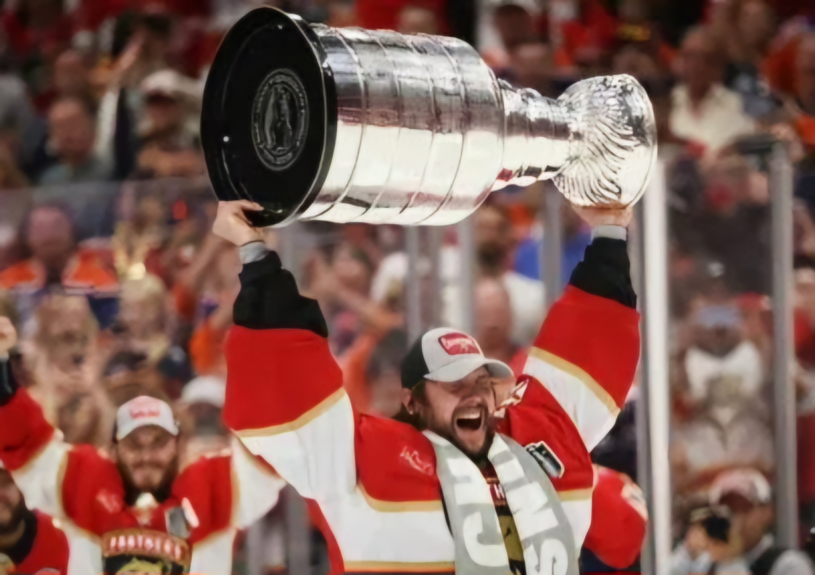 Бобровский вышел на девятое место по количеству побед в НХЛ