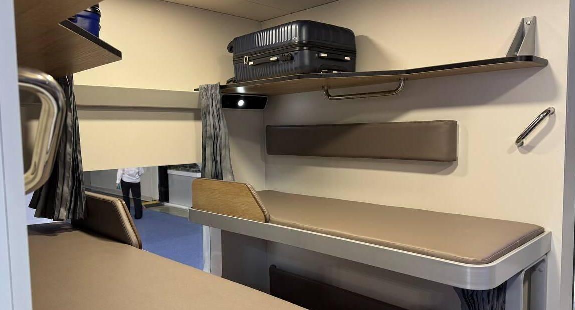 Новый плацкартный вагон с более длинными полками в 1,9 метра показали в РЖД