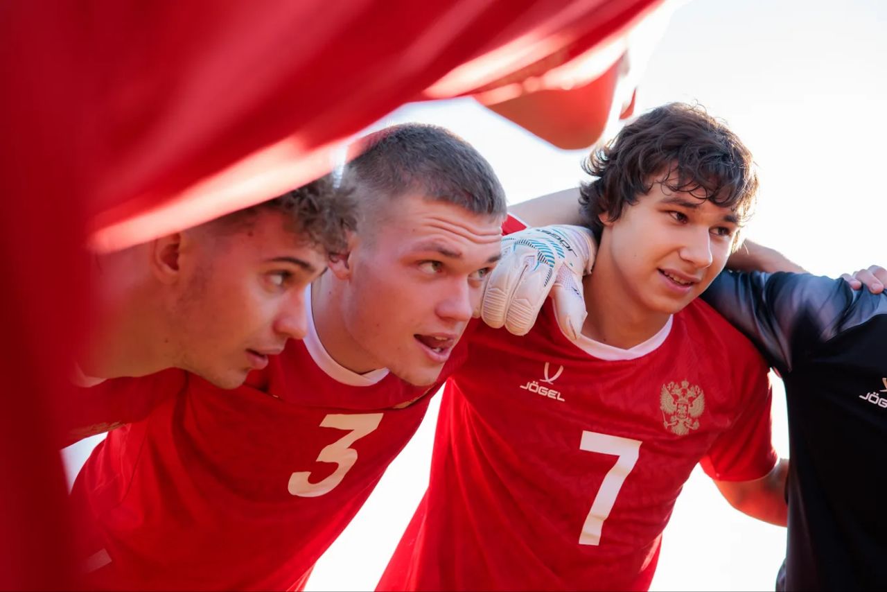 Лобов о «Рубине»: «Команда приняла меня суперски, все дружные, ребята помогают»