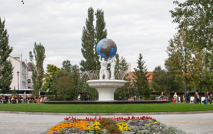 Земной шар с фонтана в саду Кирова в Казани вывезли на реконструкцию