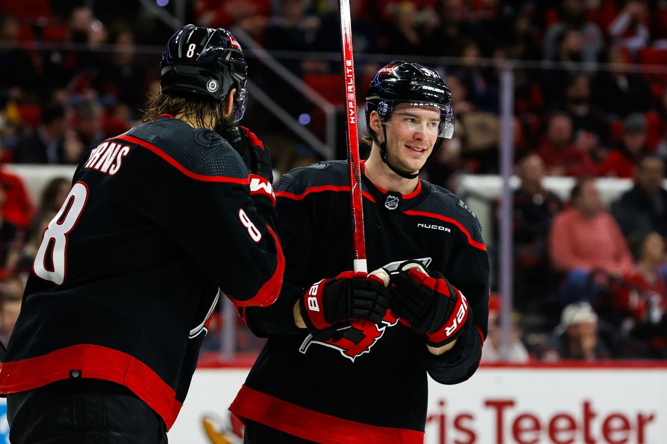 Андрей Свечников из «Каролины» запросил обмен в другую команду НХЛ