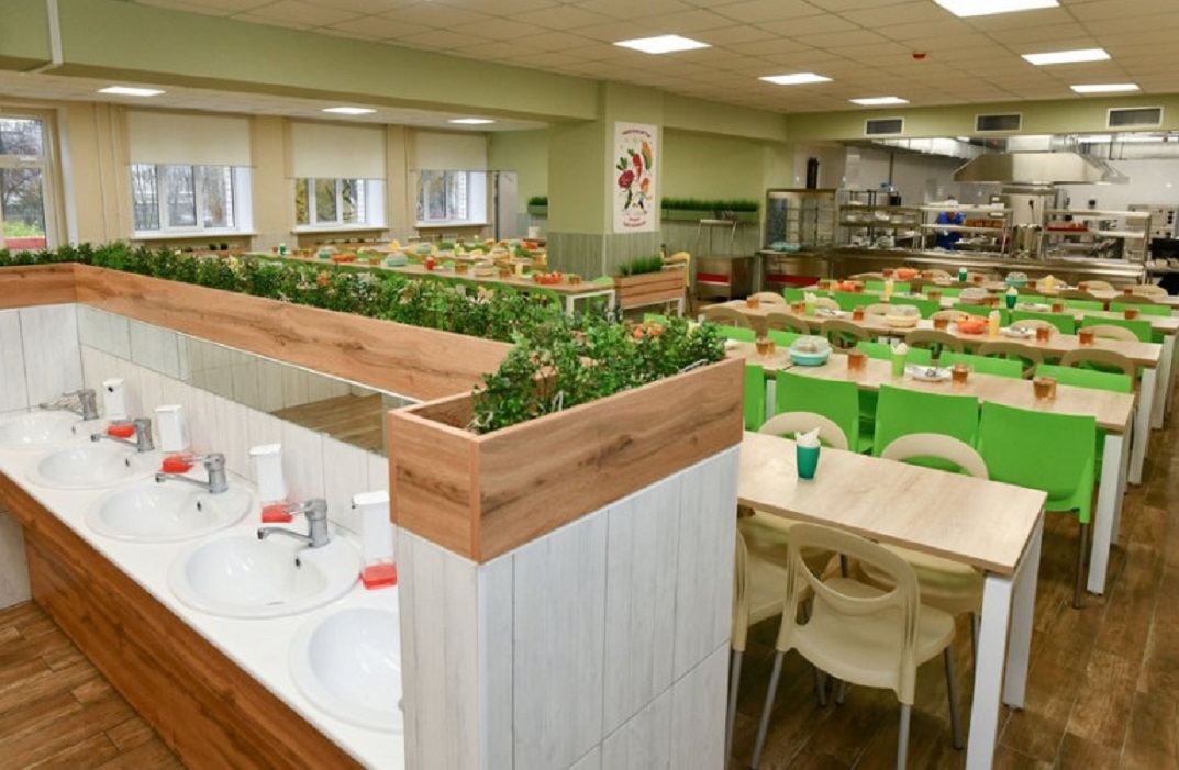 В Казани планируется обновить 11 школьных столовых